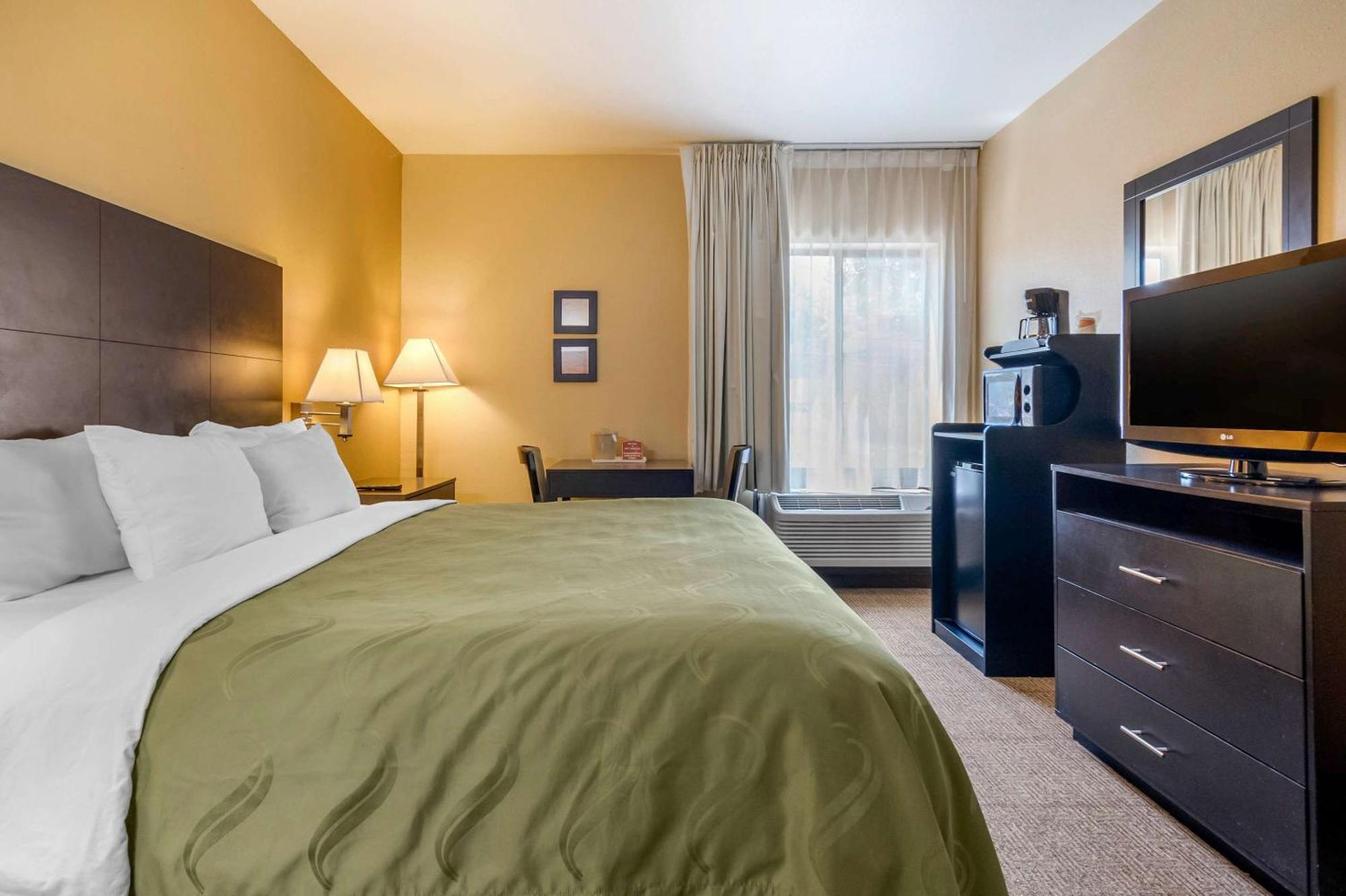 Quality Inn & Suites Lenexa Kansas City Экстерьер фото