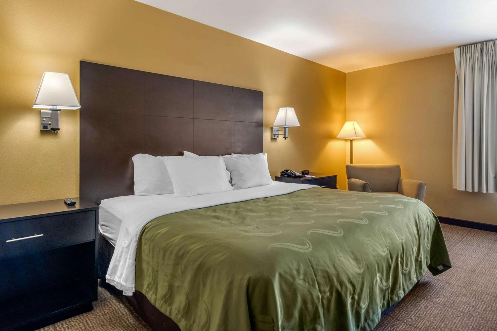 Quality Inn & Suites Lenexa Kansas City Экстерьер фото